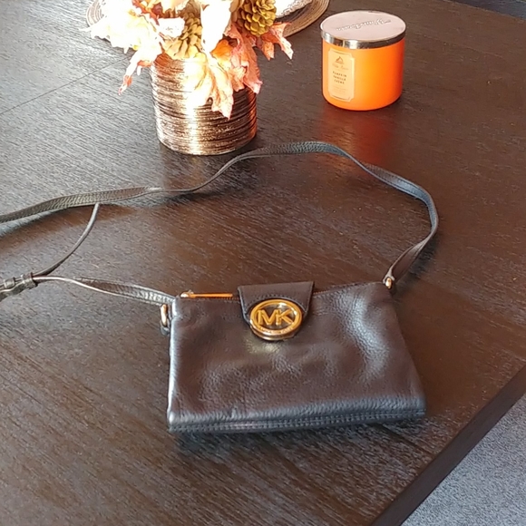 Cute Michael Kors bag great for any occasion! - Picture 1 of 7